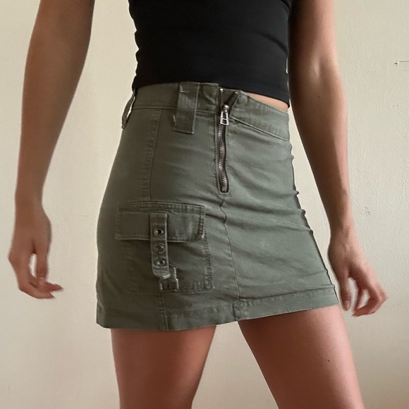 Kaki mini skirt - Picture 2 of 3